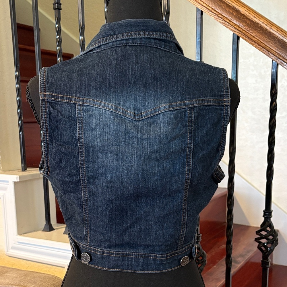 Denim Sleeveless Vest - Picture 5 of 11